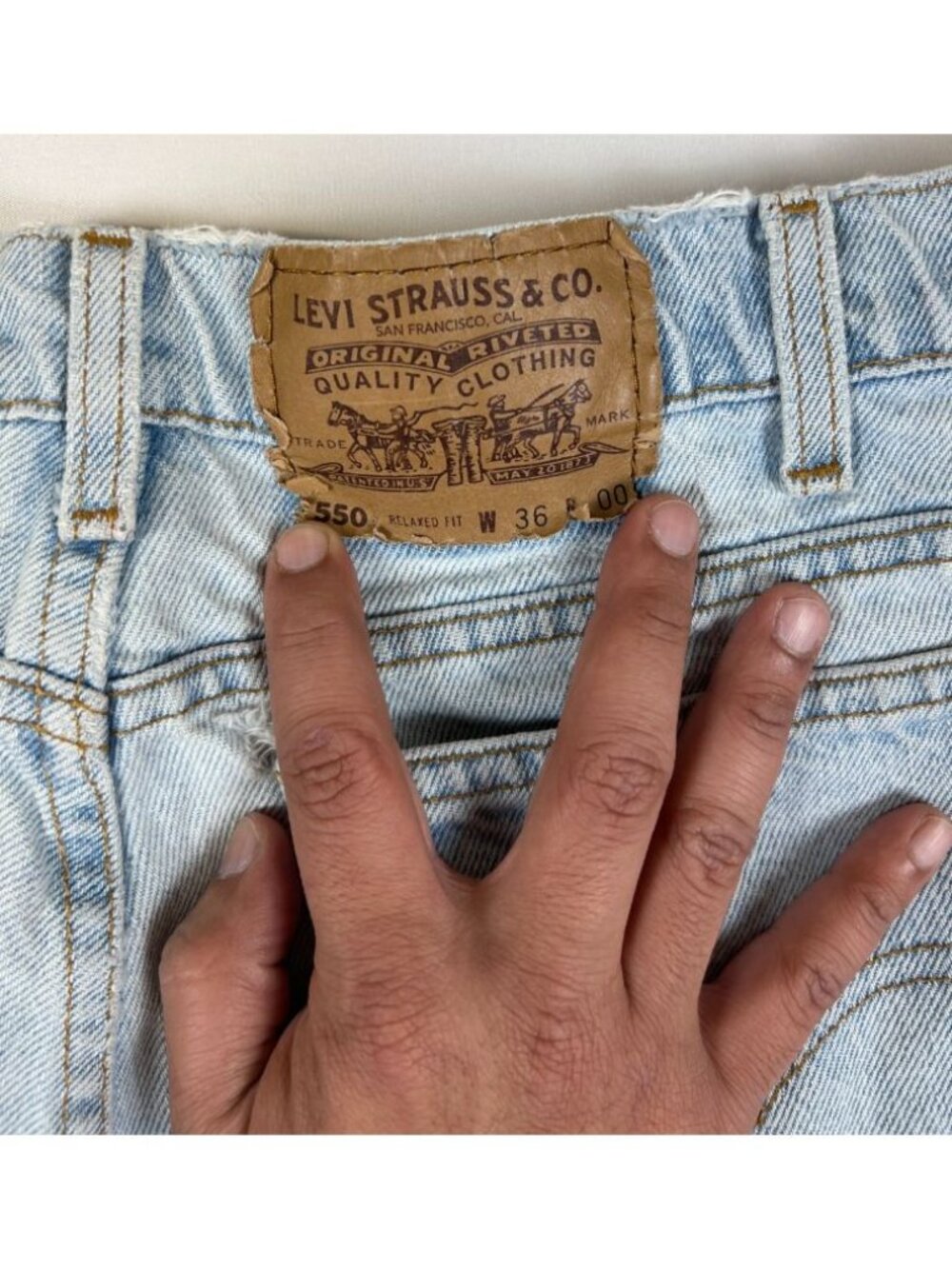 Vintage Levis 550 Mens 36 Light Wash Denim Jean Shorts Distressed Orange Tab 90s - Picture 4 of 13